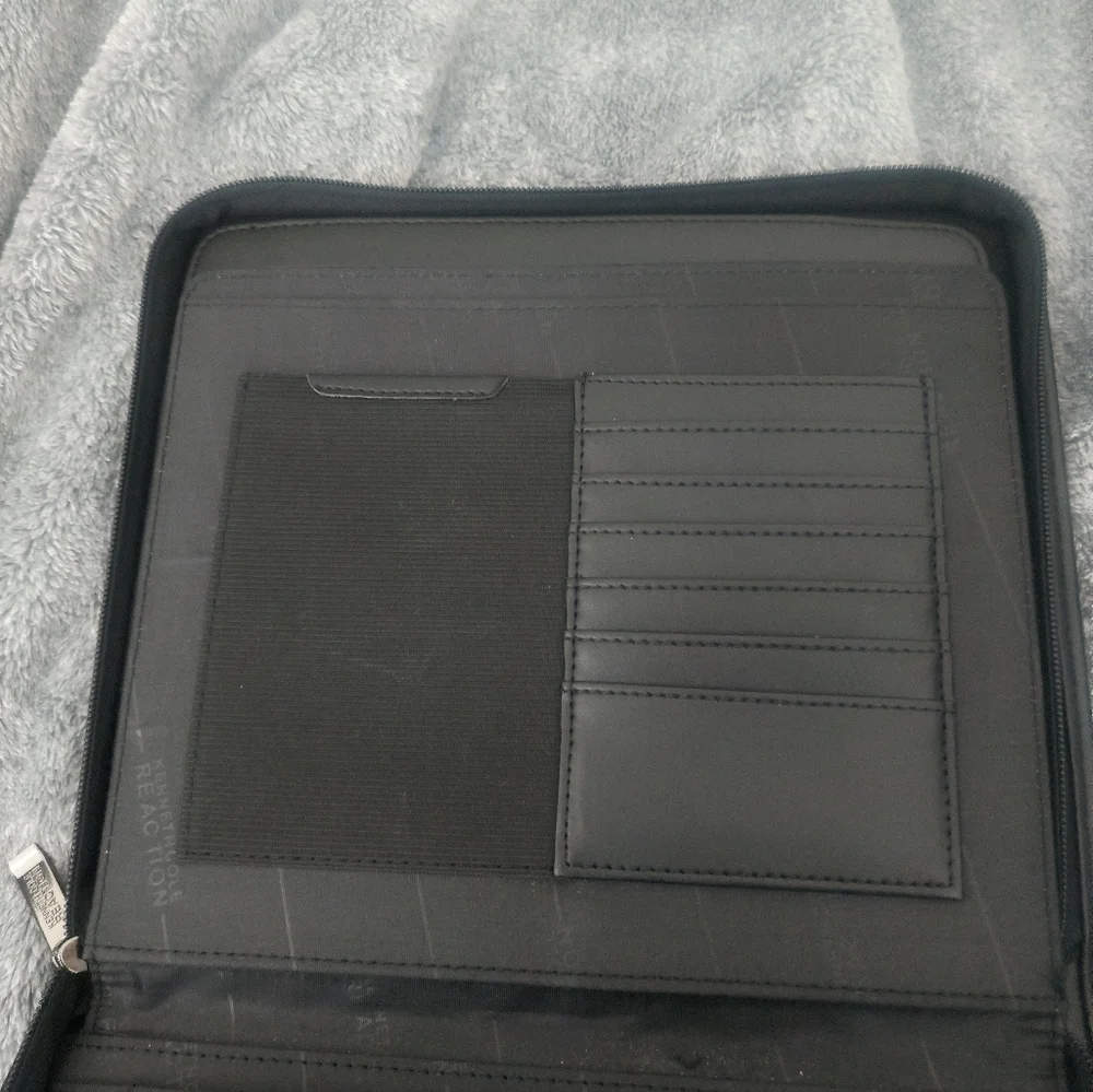 KENNETH COLE REACTION TABLET CASE